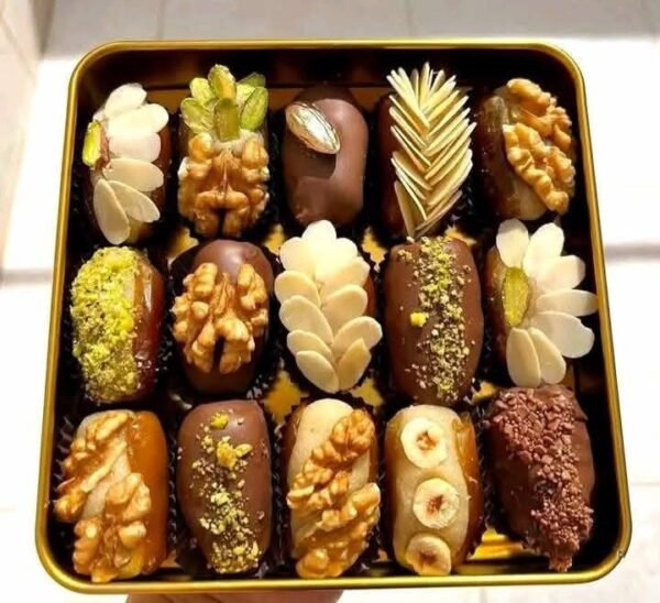 Assorted Dates and Smoothie Course
